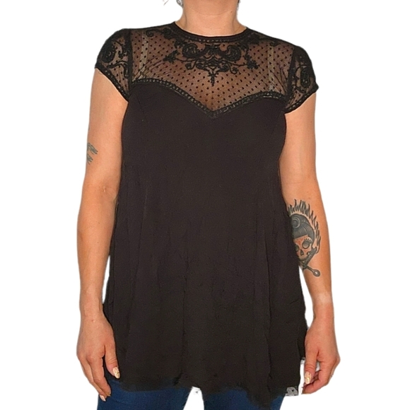 Kimchi Blue Lace Short Sleeve Blouse Size X Small Black - Picture 1 of 4